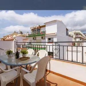 https://apartamento-carihuela-primera-linea-playa.hotelsinnerja.org